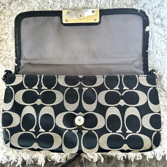 Coach Signature C Clutch/Large Wristlet - Picture 9 of 13